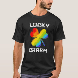 シャムロックアイリッシュレインボーLGBTフラッグラッキーチャーム Tシャツ