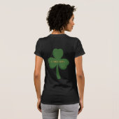 シャムロックウィズハッピーSt patricks dayタイポグラフィ Tシャツ (裏面フル)