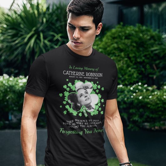 シャムロッククローバー写真葬式Tシャツ Tシャツ