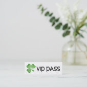 シャムロックホワイト'VIP PASS'ビジネスカードスキニー スキニー名刺 (スタンド正面)