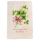 シャムロックヴィンテージかわいいピンクのラッキーガール赤ちゃんシャワー ミディアムペーパーバッグ (裏面)