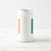 シャムロ食べックドリンクとベアイリッシュ国旗 ビールジョッキ (中央)