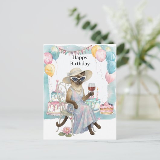 シャム猫がワインを飲んでいる 誕生日おめでとう ポストカード (スタンド正面)
