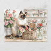 シャム猫が母の日の花をアレンジする ポストカード (正面)