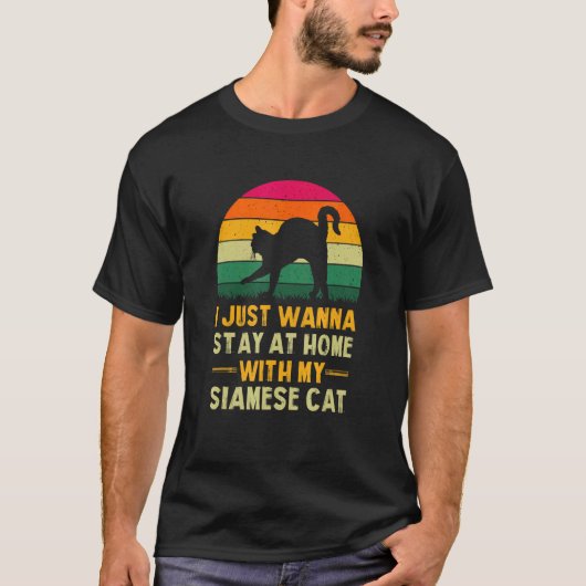 シャム猫と一緒にステイ・ホーム 面白い猫ママ ユーモア Tシャツ (正面)
