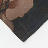 シャム猫に囲まれた赤面ピンクの花 フリースブランケット (角)