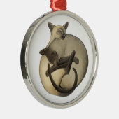 シャム猫のオーナメントの睡眠の球 メタルオーナメント (右)