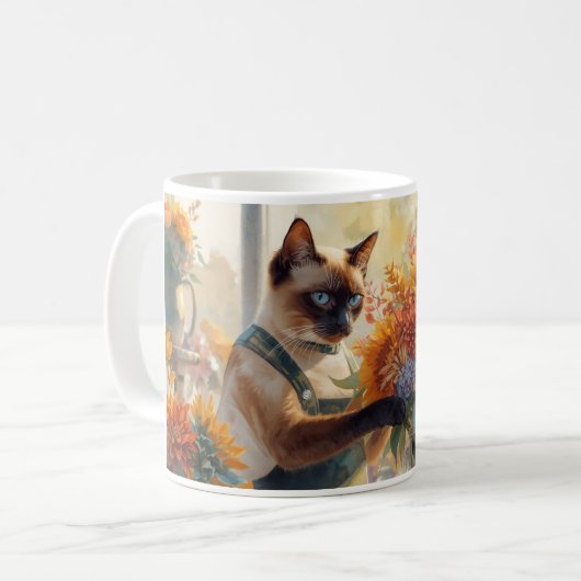 シャム猫の花屋が花をアレンジする秋の紅葉 コーヒーマグカップ (正面左)