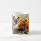 シャム猫の花屋が花をアレンジする秋の紅葉 コーヒーマグカップ (中央)
