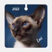 シャム猫の青い目のクローズアップ メタルオーナメント (裏面)