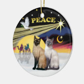 シャム猫 (チョコレートポイント+ブルーポイント) とクリスマスの鳩 セラミックオーナメント (左)