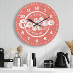 シャルボードコーヒーハウスバーモノグラムカスタムカラーズ<br><div class="desc">Chalkboardコーヒーハウスバーモノグラムカスタム色大型クロック。名前をカスタムするパーソナライズされたキッチンウォールクロックのトレンディーののスタイルでカスタムは、2つの文字領域をパーソナライズすることができますこれは非常に独自にする。クリックカスタマイズ手のカラーピッカーにアクセスし、独自のカラーを選択!コーヒーやパリのカフェをテーマにしたキッチンで素敵に見える!</div>