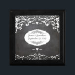 シャルボードタイポグラフィウェディング ギフトボックス<br><div class="desc">Chalkboardヴィンテージモダン氏とMrs Chalkboard結婚式招待状甘くて生意気なChalkboard結婚式Chalkboardヴィンテージのタイポグラフィ招待状甘くて生意気なChalkboard結婚式パーティーTシャツ</div>