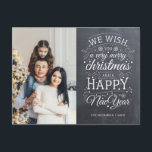 シャルボード非常に陽気なクリスマスフォトホリデー ポストカード<br><div class="desc">タイポグラフィで撮影した写真ホリデーカードに「クリスマスと新年の喜びをお祈り申し上げます」という言葉が添えられている。</div>