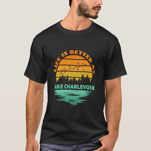 シャルルヴォワ湖の夕日が素晴らしいアウトドアC Tシャツ (正面)