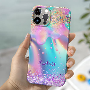 シャレたホログラフィックユニコーンのモノグラムデザインにキラキラ輝く iPhone 16ケース
