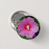 シャロンかわいらしのピンクのバラ水滴花びら名 缶バッジ (正面&裏面)