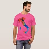 シャロン・カミングスによるイタリア地図 おもしろTシャツ Tシャツ (正面フル)