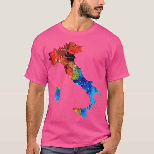 シャロン・カミングスによるイタリア地図 おもしろTシャツ Tシャツ (正面)