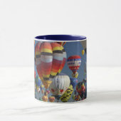 シャロンSHARPE著すべてのかわいらしい気球 マグカップ (中央)