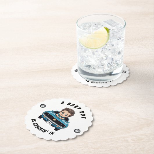 シャワクラシックーに乗ったレースカー男の赤ちゃんクルーシン ペーパーコースター (インサイチュ)