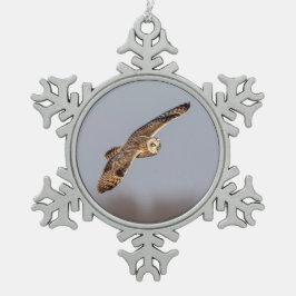 シャワンクングン草原の短い耳のフクロウ スノーフレークピューターオーナメント