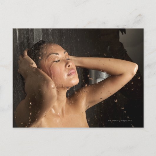 シャワーを浴びた若い女性 ポストカード (正面)
