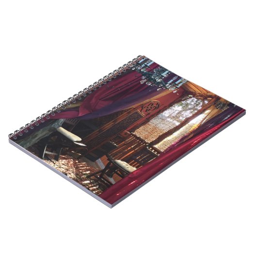 シャンデリアのジプシー・シアターが歓迎! ノートブック (左側)