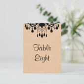 シャンデリア付きの麻のテーブルナンバー ポストカード (スタンド正面)