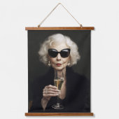 シャンパエレガントンを着けた年配の女性 吊り下げ型タペストリー (正面)