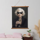 シャンパエレガントンを着けた年配の女性 吊り下げ型タペストリー (寝室)