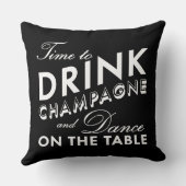 シャンパンの枕を白黒で飲む時間 クッション (裏面)