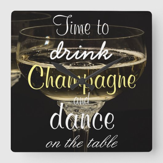 シャンパンを飲んでテーブルで踊る時間 スクエア壁時計 (正面)