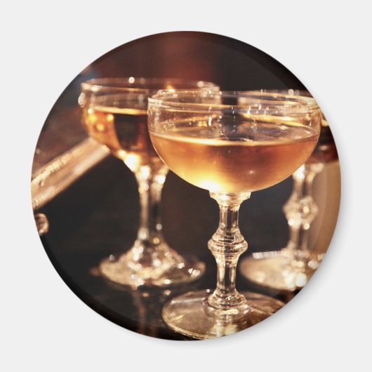 シャンパングラスの金色の乾杯 マグネット (正面)