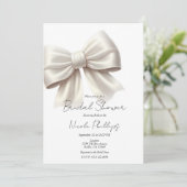 シャンパンパールアイボリーホワイトボウブライダルシャワー 招待状 (スタンド正面)