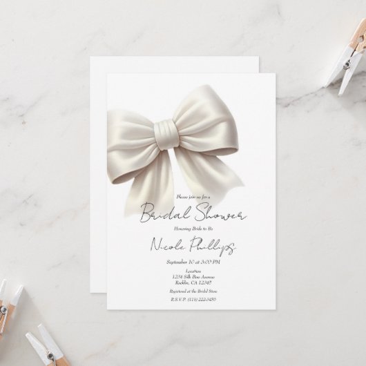 シャンパンパールアイボリーホワイトボウブライダルシャワー 招待状 (正面/裏面インサイチュ)