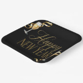 シャンパンブラック&金ゴールドニューイヤーズイブパーティー ペーパープレート (傾斜あり)