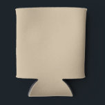 シャンパンベージュ 缶クーラー<br><div class="desc">シャンパンベージュは、ベージュと淡いゴールドが柔らかに混ざり合い、暖かな黄色やピンクの微妙なニュアンスが加わった色です。スパークリングワインの時を超えるエレガンスからインスパイアされたこの色は、贅沢さ、洗練さ、お祝いを感じさせます。静かな輝きが、結婚式、企業のイベント、日常の特別な瞬間など、あらゆるシーンで愛されています。

イベントを計画している場合でも、空間をキュレーションしている場合でも、このコレクションは汎用性があり、洗練された美観を提供します。主張しすぎず豊かなシャンパンベージュは、ほこりばたき色、松緑、セイジ、ネイビー、ソフトグレーなどと effortless に調和します。

主なトーン：ベージュ、淡いゴールド、ライトイエロー
ニュアンス：暖かな黄色またはソフトなブッシュ
全体的なムード：洗練された、暖かな、お祝いの</div>