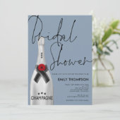 シャンパンボトルスクリプトダスティブルーブライダルシャワー 招待状 (スタンド正面)
