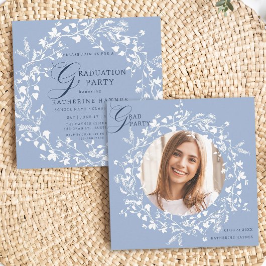 シャンブレブルーホワイトワイルドフラワーリース卒業 招待状