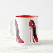 シャンペンのかかとの赤い小剣の靴の芸術 ツートーンマグカップ (正面左)