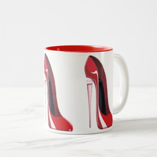 シャンペンのかかとの赤い小剣の靴の芸術 ツートーンマグカップ (正面右)