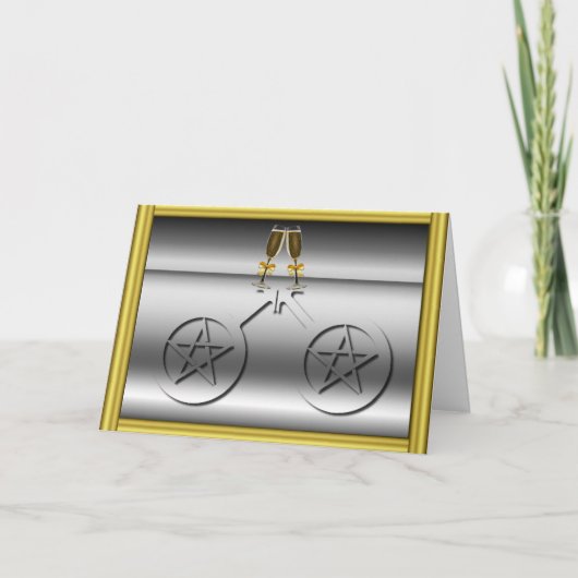 シャンペンのトーストの陽気な男性のウィッカ信者の婚約カード カード (正面)