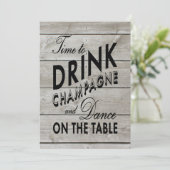 シャンペンを飲む素朴な婚約パーティの時間 招待状 (スタンド正面)