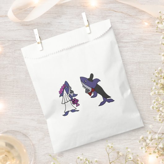 シャークおもしろい新郎新婦結婚式の引き出物バッグ フェイバーバッグ (クリップ留めされた状態)