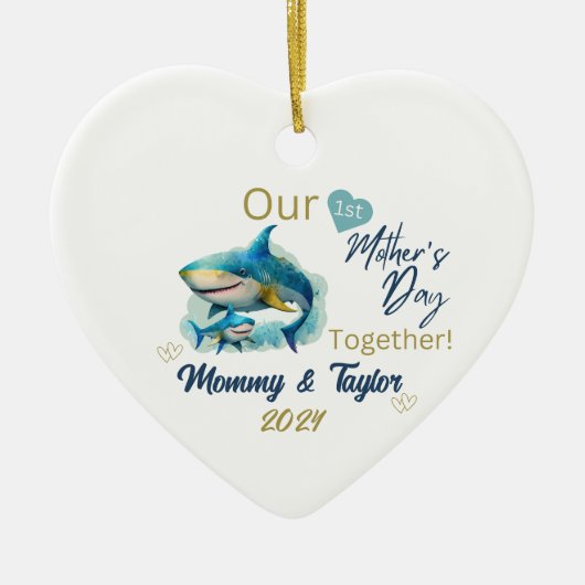 シャークとベビー、最初の母の日を一緒に セラミックオーナメント (正面)