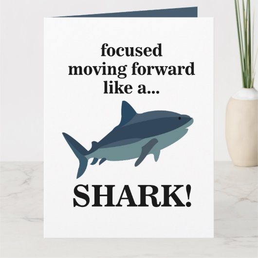 シャークにフォーカスして、前進する。シャークのように。 カード (正面)