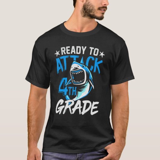 シャークは4年生の少年を攻撃する準備ができてschに戻る tシャツ (正面)