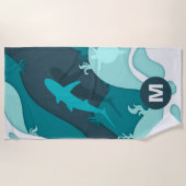 シャークカッコいいと亀の抽象芸術アートモノグラム ビーチタオル (正面)