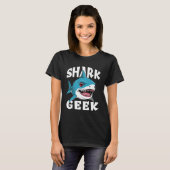 シャークギーク – シャーク好きのかわいいデザイン Tシャツ (正面フル)